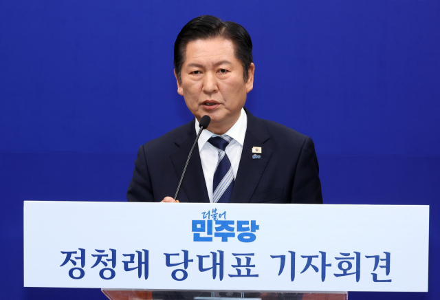 더불어민주당 정청래 대표가 8일 국회에서 당 대표 취임 이후 두 번째 기자회견을 열고 있다. 연합뉴스