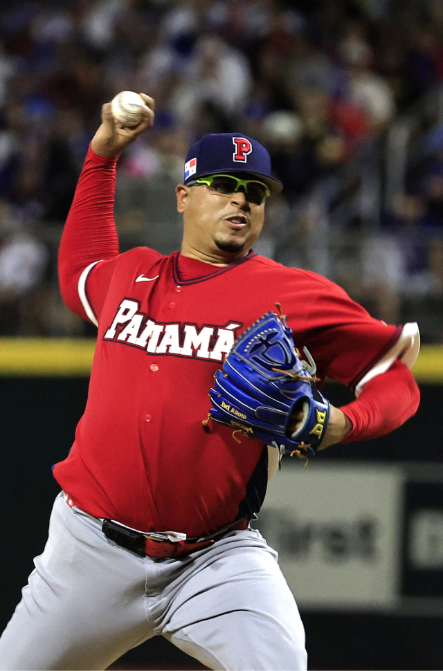 파나마 대표팀 유니폼을 입은 아리엘 후라도가 8일 푸에르토리코에서 열린 WBC 조별리그 A조 푸에르토리코와의 경기에 선발 등판해 역투하고 있다. EPA 연합뉴스