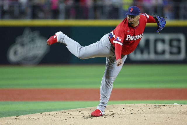 파나마 대표팀 유니폼을 입은 아리엘 후라도가 8일 푸에르토리코에서 열린 WBC 조별리그 A조 푸에르토리코와의 경기에 선발 등판해 역투하고 있다. AFP 연합뉴스