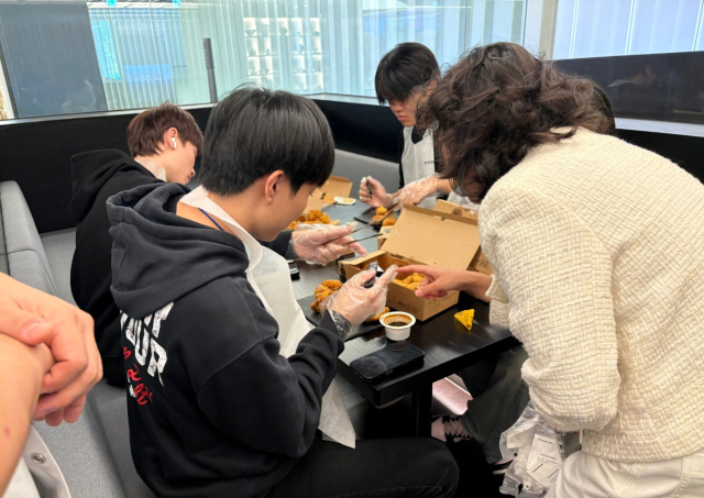 다문화 시대에 발맞춰 이주배경 청소년들을 교촌 본사로 초청해 진행한 