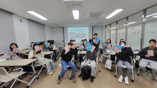 대구시립달성도서관이 오는 21일부터 6월 13일까지 대구 지역 중학생을 대상으로 청소년 문해력 향상 프로그램 