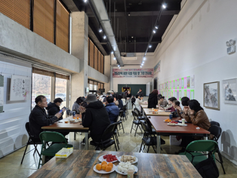 종합문예지 '영남문학' 회원 육필시 및 그림 전시회 개막