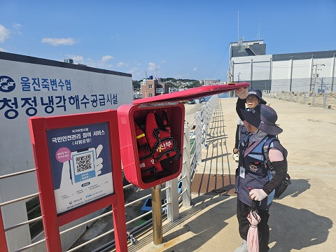 울진해경 연안안전지킴이가 연안 순찰을 돌고 있다. 울진해경 제공