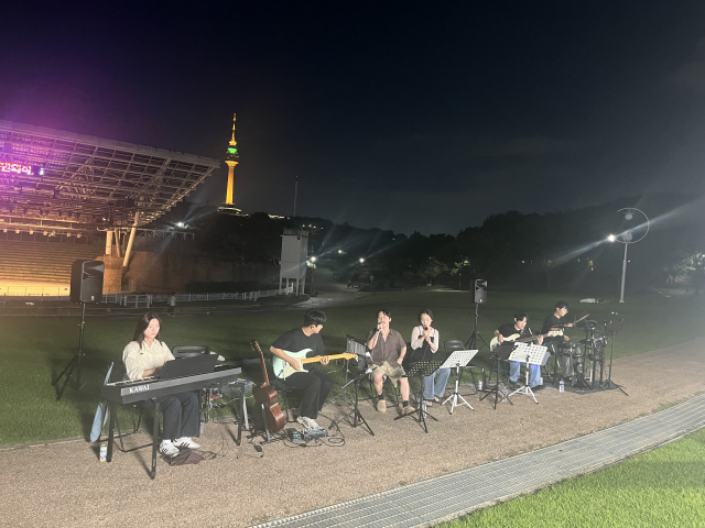 지난해 청년 버스킹 공연에 참여한 