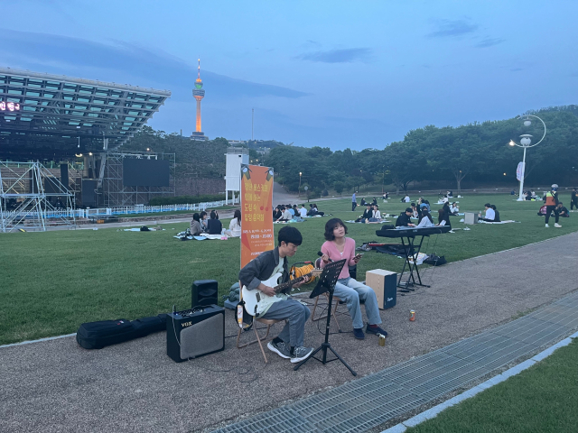 지난해 청년 버스킹 공연에 참여한 