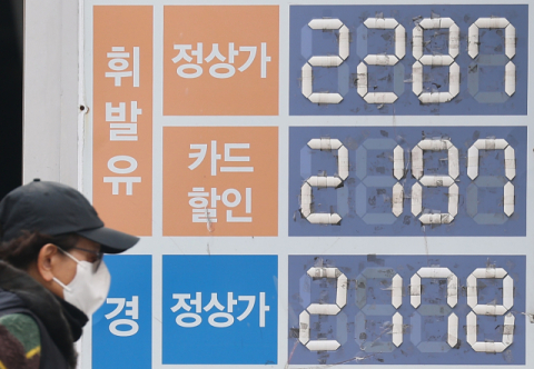 美·이란 충돌에 치솟는 기름값…시외·고속버스 멈출 위기, 서민 발 묶이나