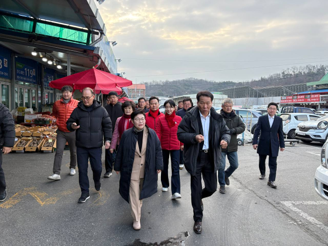 9일 오전 안동농산물도매시장을 찾은 임이자 국회재경위원장. 임이자 의원실 제공