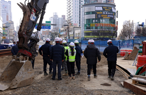 노동청, '천공기 전도 사고' 만촌역 지하공사 원·하청 3명 입건 예정
