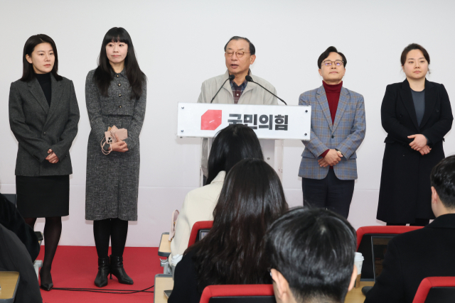 국민의힘 이정현 공천관리위원장이 9일 서울 영등포구 여의도 중앙당사에서 기자간담회를 하고 있다. 연합뉴스