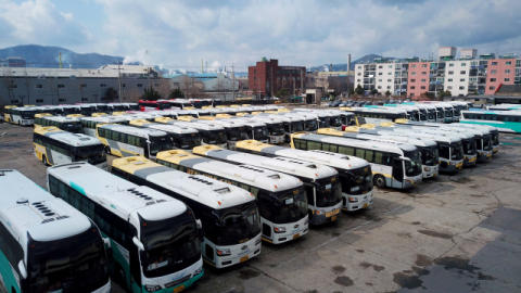 美·이란 충돌에 치솟는 기름값…시외·고속버스 멈출 위기, 서민 발 묶이나
