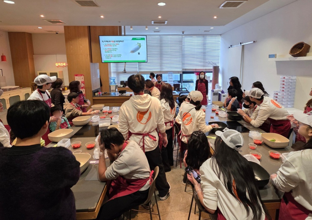 교촌 임직원과 가맹점주로 구성된 