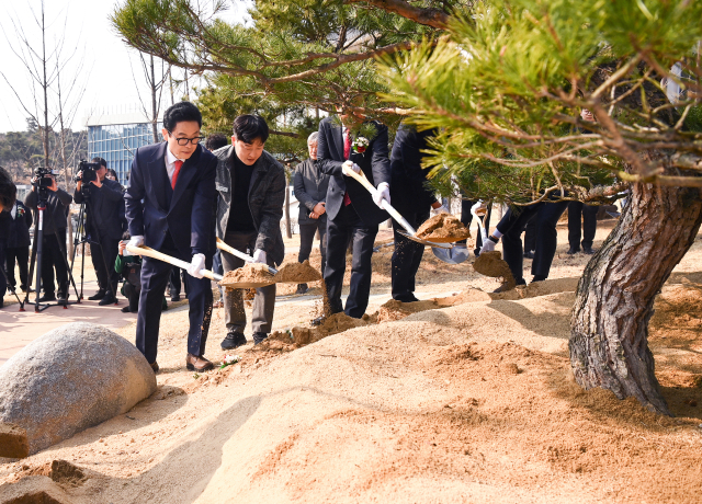 경북도청 이전 10주년 기념식이 10일 오후 도청 새마을 광장에서 열렸다. 경북도 제공.