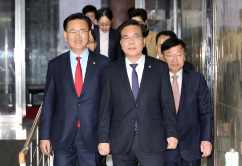 무산 수순 'TK통합'…