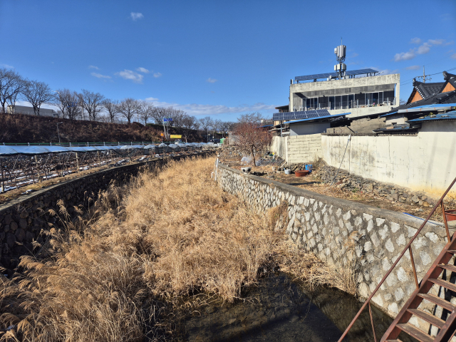 최근 찾은 대구 수성구 대흥지구. 주민들은 하천 옆으로 조성된 부지를 정당하게 사용하고자 불하를 요구하는 과정에서 산정된 조정금을 두고 수성구청과 갈등을 빚고 있다. 임재환 기자