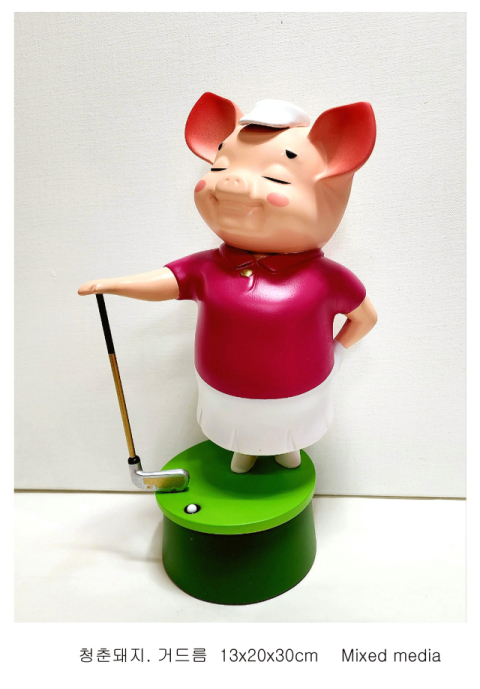 최지훈, 청춘 돼지-슈퍼 히어로, Mixed media,18x18x32cm