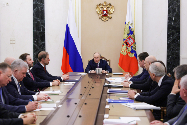 중동 전쟁 장기화…푸틴이 웃는다