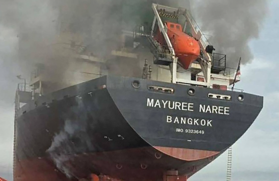 공격 받은 태국 선적 컨테이너선 마유리나리호. AFP 연합뉴스