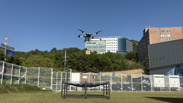 하늘길 열리는 구미, 낙동강체육공원서 드론으로 치킨 받는다… 'K-드론' 메카 뜬다