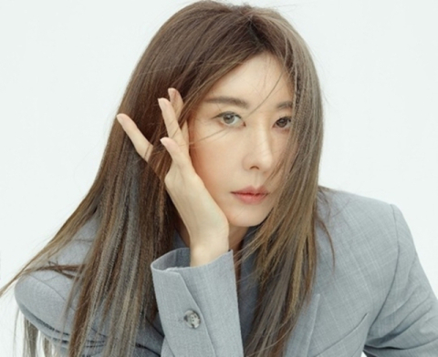 '데뷔 40주년' 김완선마저…5년간 '소속사 불법 운영' 검찰 송치