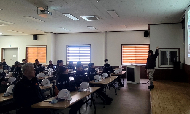 봉화소방서는 최근 영풍 석포제련소를 방문해 유해화학물질 취급시설에 대한 현장 교육을 실시했다. 봉화소방서 제공