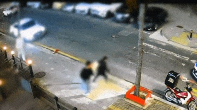 테이저건 맞고도 꿈쩍 않던 흉기든 거구의 폭행범…경찰, 삼단봉으로 제압