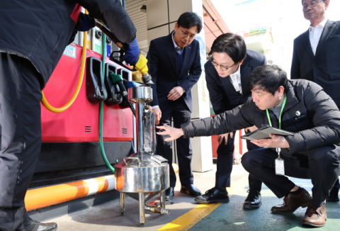 산업부, 석유 최고가격제 시행 계기 기름값 안정화 당부…불법 유통 단속 800회 이상