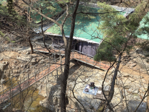 '무당 성지' 대구 팔공산 기도터, 단속으로 시설물 철거 방침에 반발 