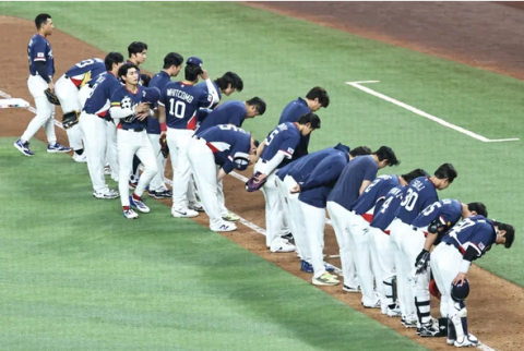 '0-10' 완패에도 관중에 90도 인사한 韓대표팀…