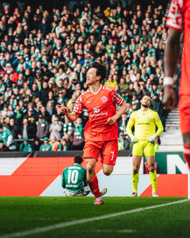 마인츠의 이재성이 분데스리가 26라운드 베르더 브레멘과의 원정 경기 도중 팀의 두 번째 골을 터뜨린 뒤 기뻐하는 모습. 마인츠 SNS 제공