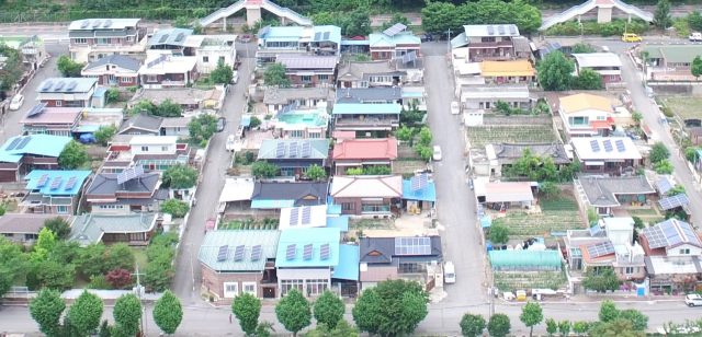 안동시 신재생에너지 용복합지원 공모사업을 통해 시범마을로 육성된 임동면 중평리 전경. 안동시 제공