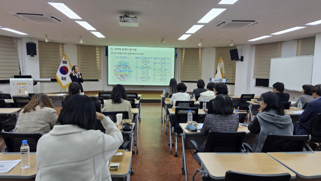 봉화군지역사회보장협의체는 지난 12일 봉화군청소년센터 세미나실에서 읍·면 지역사회보장협의체 위원과 관계 공무원 등 45명을 대상으로 역량 강화 교육을 실시했다. 봉화군 제공