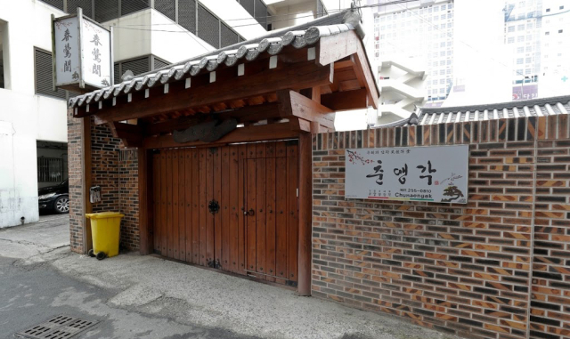 사라지기전 춘앵각 입구 모습