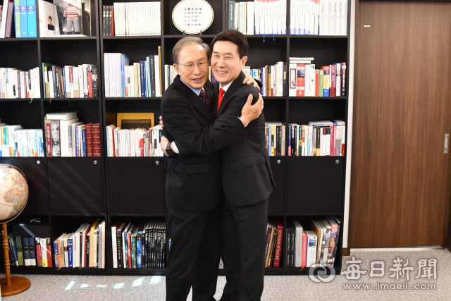 [지선레이더]'경북 동남권 도지사 탄생해야' MB 등 포항 정치 원로들 잇딴 이강덕 예비후보 지지 