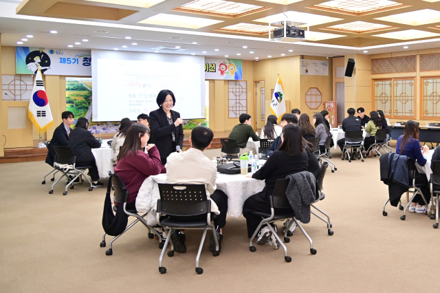청송군이 16일 군청 대회의실에서 MZ세대 신규 및 저연차 공무원 30명으로 구성된 