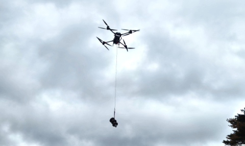 한전 경북본부, '드론 활용 철탑 애자 운반 신공법 시연' 