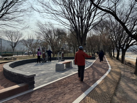 영주시, '맨발걷기 전용 공원' 재개방…시민 힐링 공간 다시 걷는다