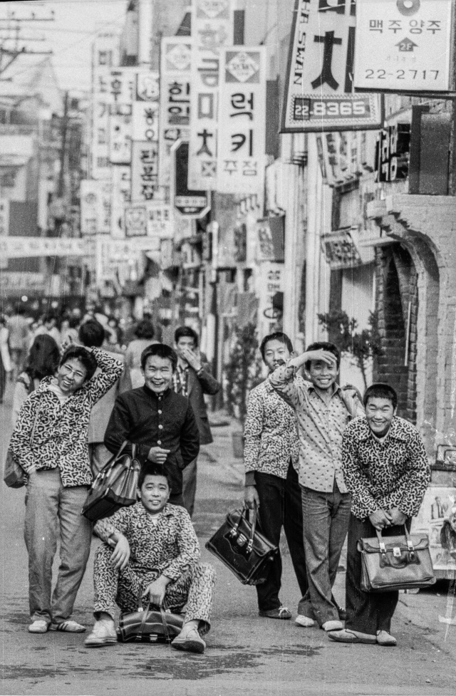 1970년대 대구 향촌동 번화가. 매일신문DB