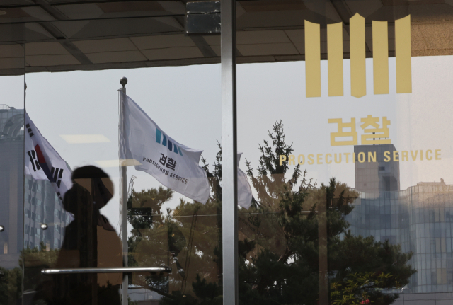 더불어민주당이 검찰개혁 후속 법안인 중대범죄수사청(중수청)·공소청 설치법의 정부 입법 예고안을 두고 협의 끝에 도출한 법안을 오는 19일 본회의에서 처리할 예정이다. 정청래 대표는 17일 국회에서 긴급 기자회견을 열고 