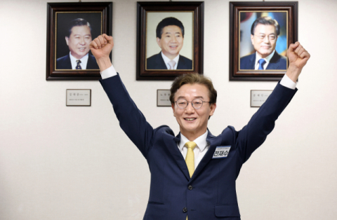 국민의힘 부산 공천 휘청에 칼 뽑은 민주당...전재수 앞세워 탈환 노리나