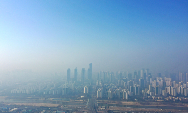 3월16일 오후 3시45분 기준 천리안위성2B호가 포착한 중국 동북부와 한반도의 초미세먼지 농도 및 바람 양상. .국립환경과학원 제공.