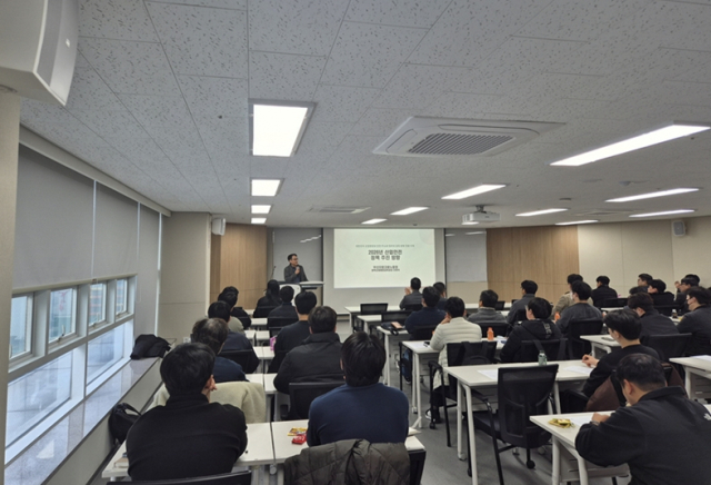부산지방고용노동청 오현석 광역산재예방감독과장이 세미나를 진행하고 있는 모습. 고용노동부 부산지방고용노동청 제공