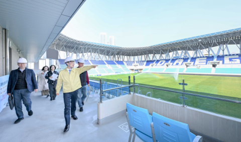 대구iM뱅크파크 찾은 김정기 권한대행…K리그2 개막 앞두고 안전점검