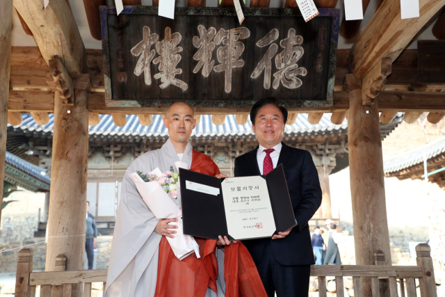 안동시 봉정사 덕휘루(만대루)가 국가지정유산 보물로 지정됐다. 안동시 제공