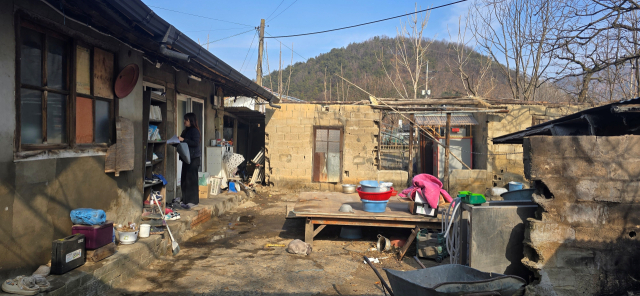 김남수 씨 집 전경. 헛간채는 지붕도 없다. 성주군 제공