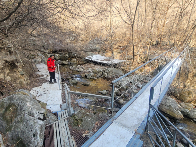 영주국유림관리소가 계속에 불법으로 설치 된 점용시설을 단속하고 있다. 영주국유림관리소 제공