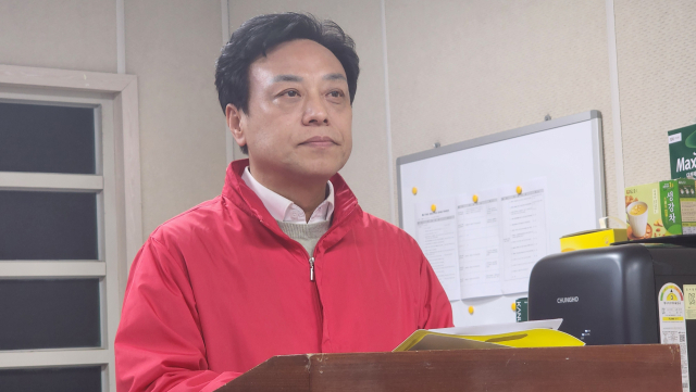 최기영 봉화군수 출마 예정자는 18일 오전 봉화군청 브리핑실에서 기자회견을 열고 