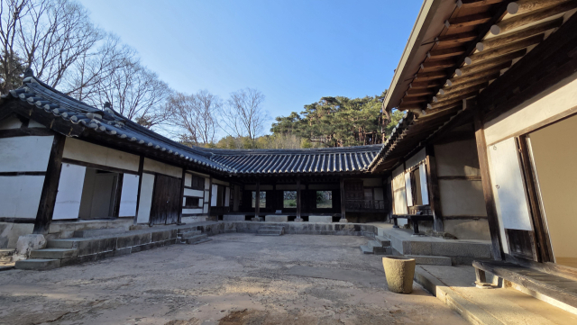 이순신 장군이 혼인 후 장인으로부터 물려받아 살고, 그 이후 후손들이 대대로 살아왔던 곳이다. 김정규 기자