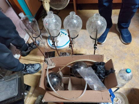 경북 경산 주택가에서 3만명분 마약원료가 우수수