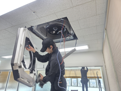 [아름다운 동행] 성수기 수익 대신… 어르신 여름을 바꾸는 손길