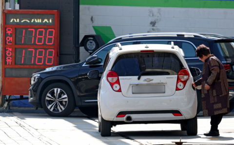 '물가 비상' 짓누른 기름값 괜찮나…속터지는 주유소, 억제 정책 한계